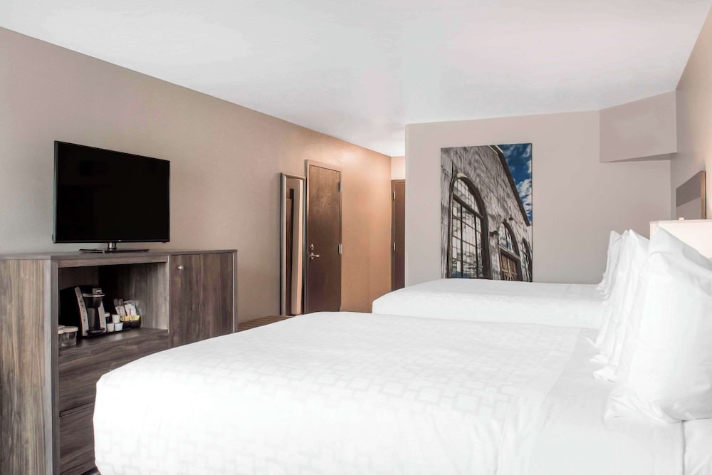 Standard Room, 2 Queen Beds, Non Smoking (Not Pet Friendly) - Photo 3