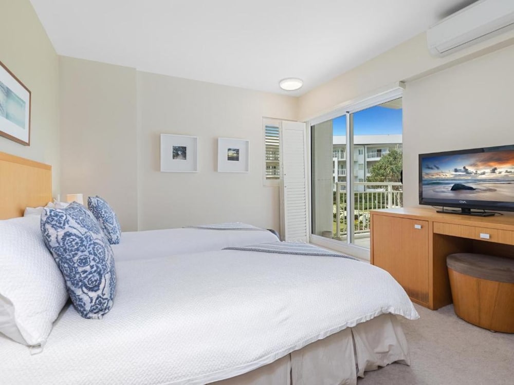 Deluxe Studio Hotel - King or Twin