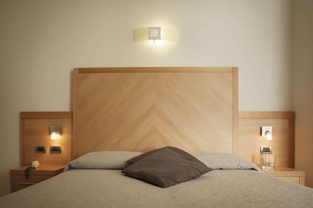 Standard Double or Twin Room photo 2