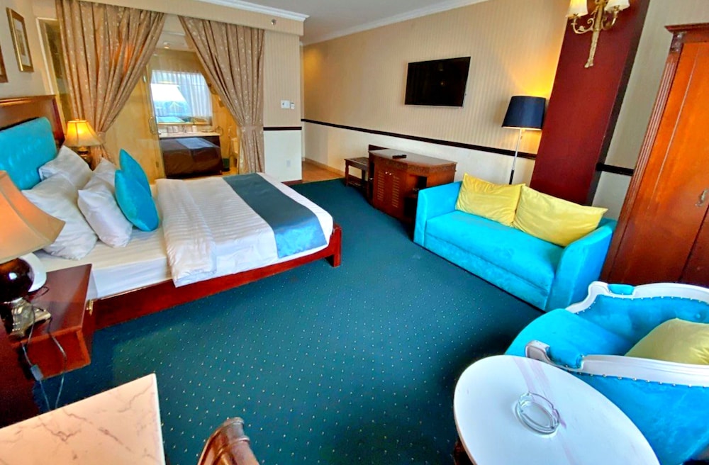Deluxe Double Room, 1 Queen Bed, City View photo 2