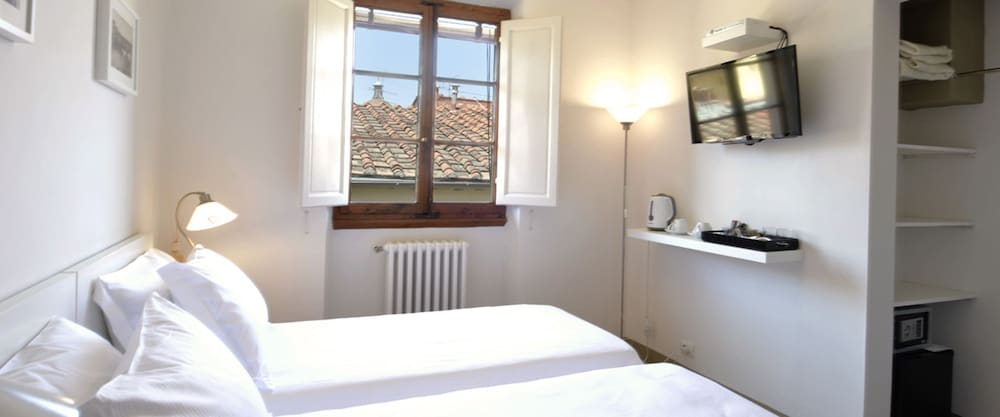 Standard Twin Room, City View (Ponte Vecchio) photo 3