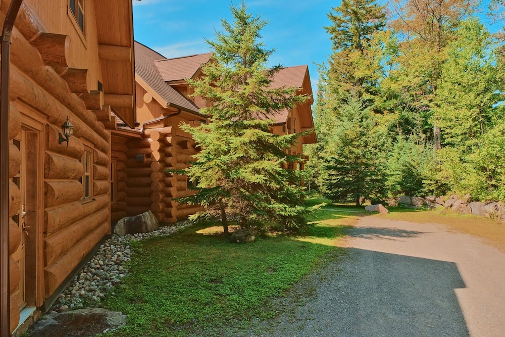 Executive Plus 52 - Beautiful Spacious log Home With Private hot tub Pool, Billede 7
