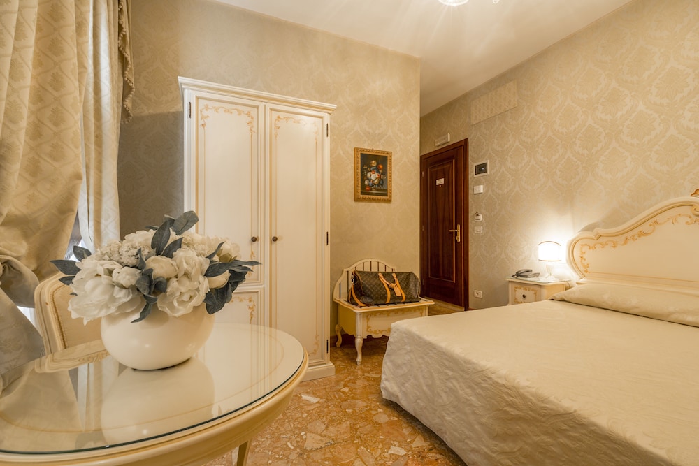 Double or Twin Room photo 1