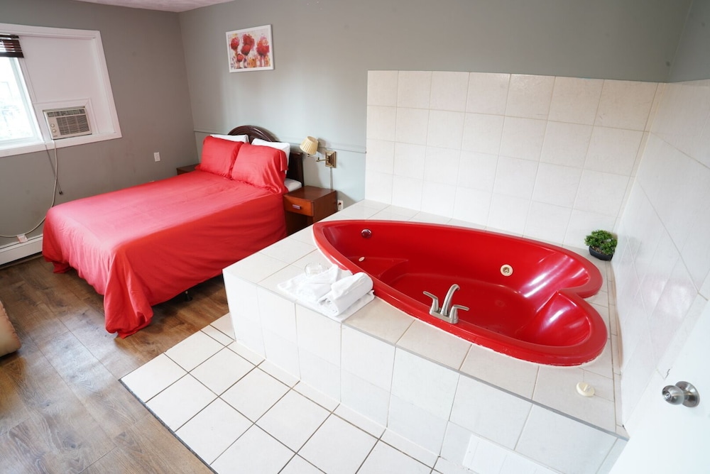 Honeymoon Double Room, 1 Queen Bed, Jetted Tub photo 3