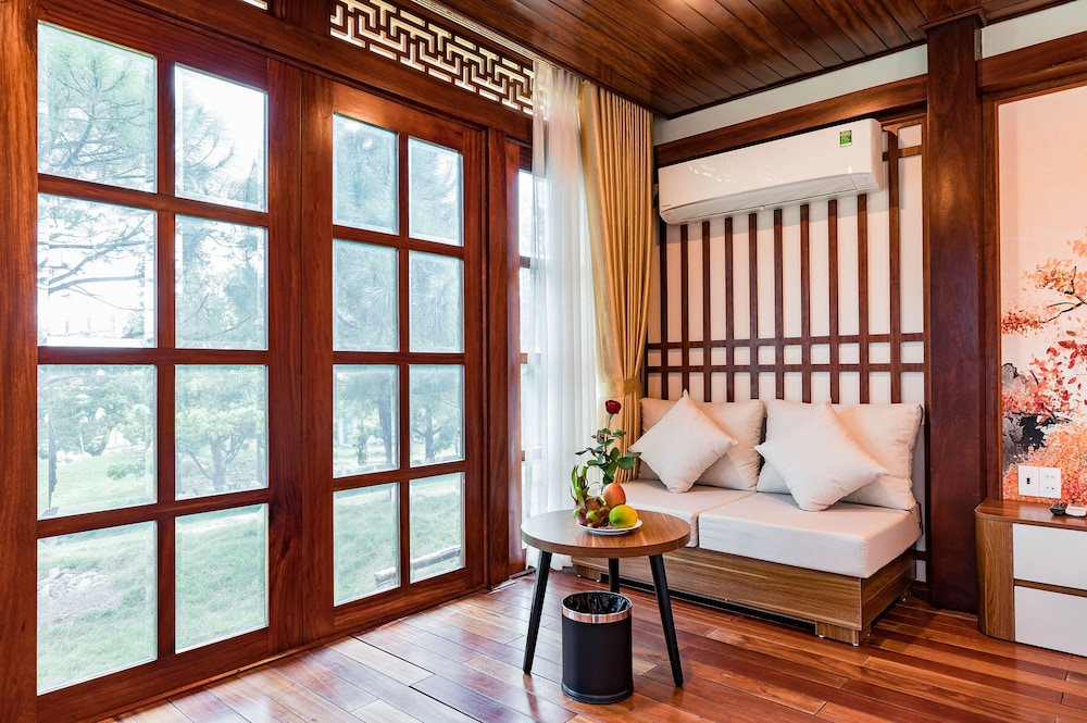 Deluxe Bungalow, Lake View photo 3