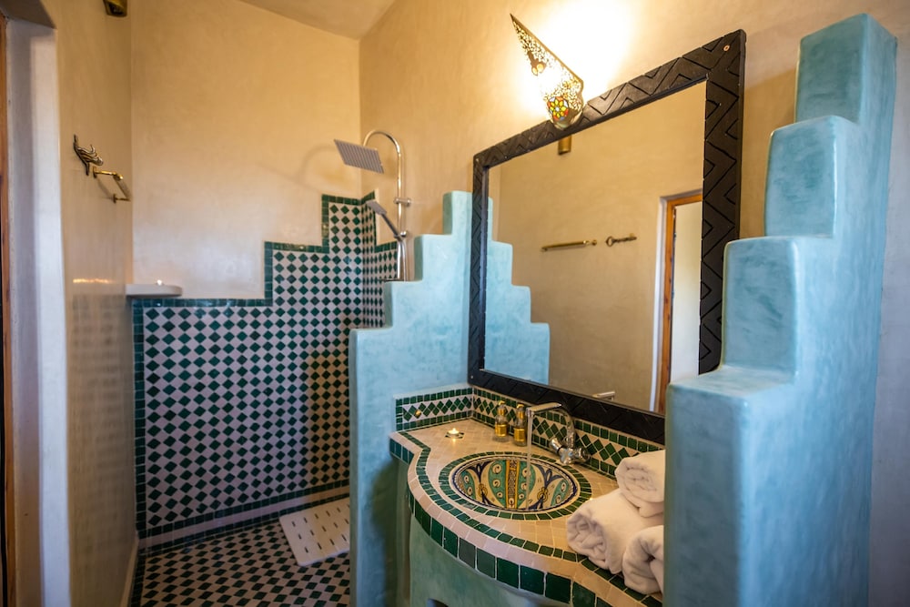 Deluxe Twin Room - Photo 14