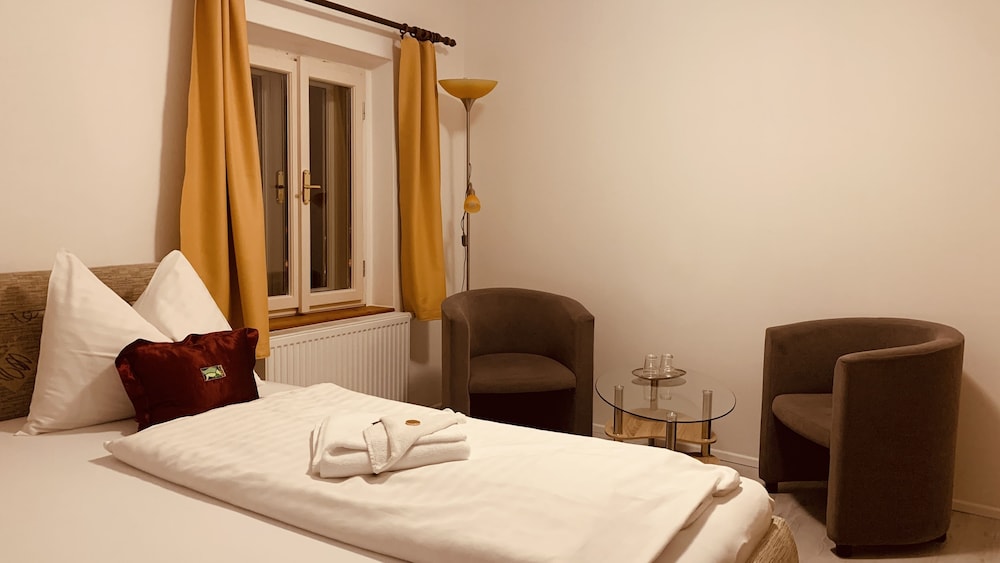 Classic Studio Suite, 1 King Bed, Kitchenette, City View photo 2
