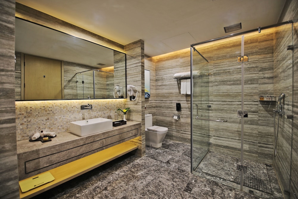 Executive Suite thumbnail 6