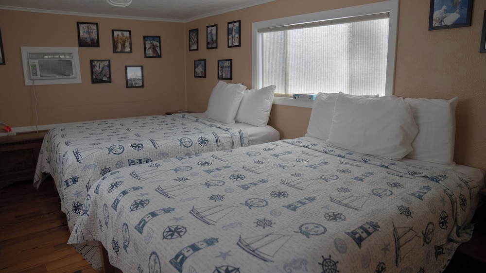 Standard Room, 1 Bedroom, Non Smoking, Private Bathroom (Sailfish Houseboat)
