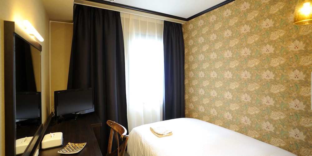 Single Room, Non Smoking - Photo 15