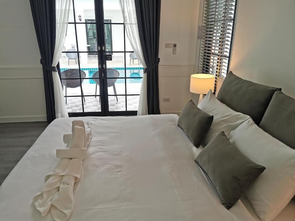 2 Bedroom Villa with Lake View