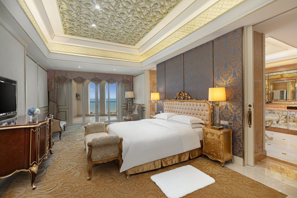 Family Suite, 1 Bedroom, Accessible, Club Lounge Access - Photo 2