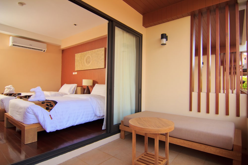 Pool terrace - Photo 3