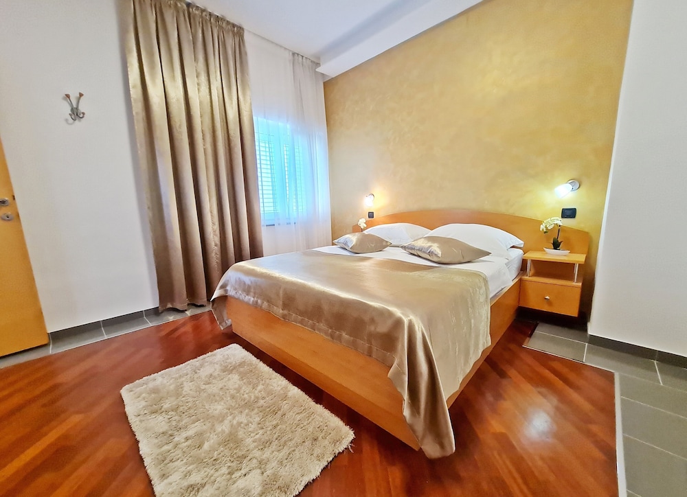 Suite, Partial Sea View photo 1
