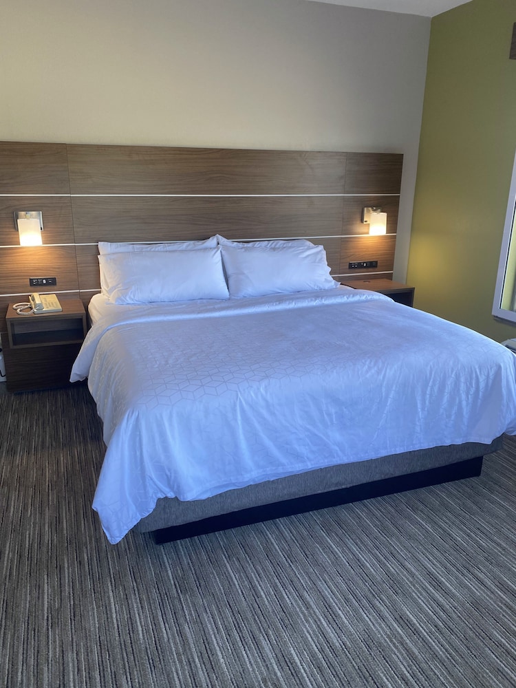 Suite, 1 King Bed with Sofa bed (Walk-In Shower) - Photo 2