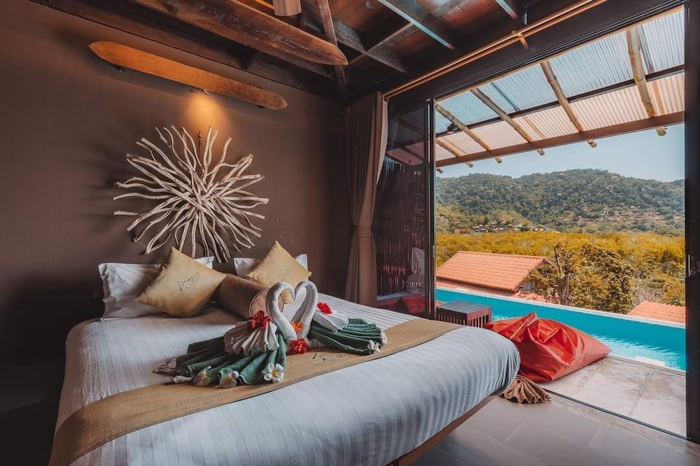 2 Bed Suite Pool Access