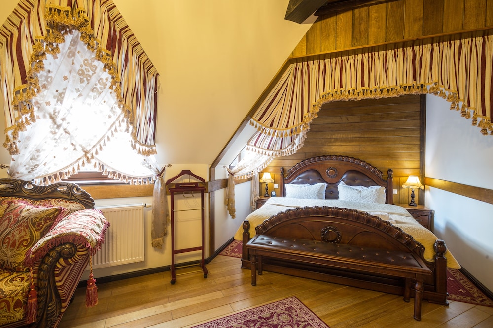 Suite (King Bed)