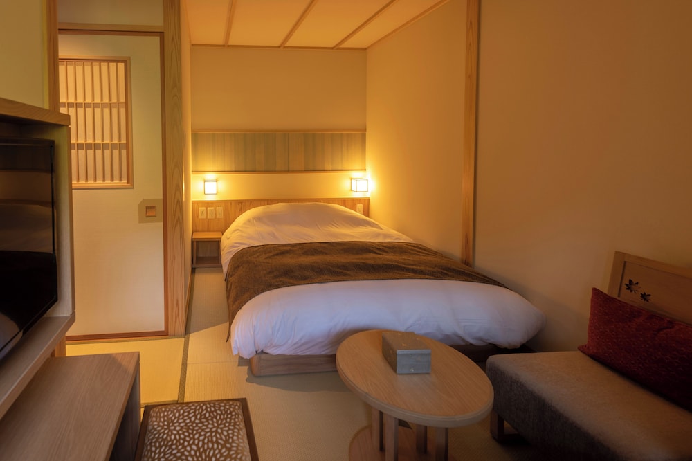 Luxury Double Room, 1 Large Twin Bed, Private Bathroom (Adult Only) photo 1