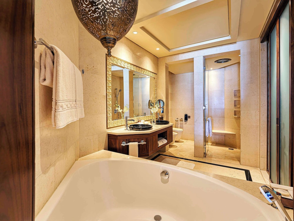 Suite, 1 Double Bed (Landmark) - Photo 10