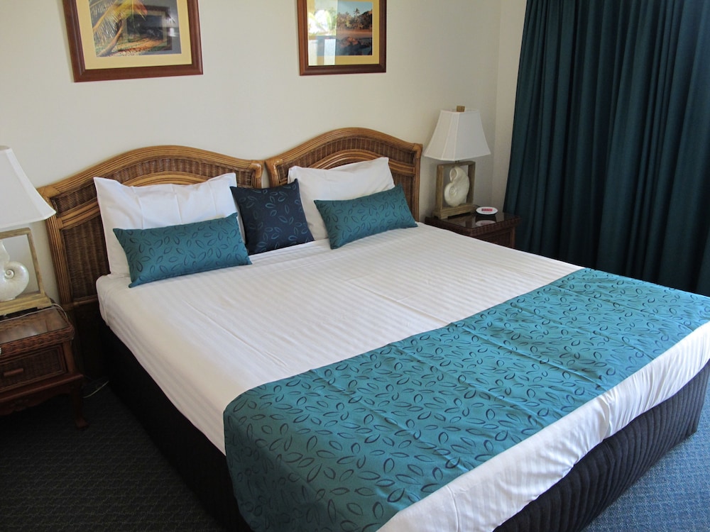 Premium Studio, 1 Queen Bed, Beach View photo 3