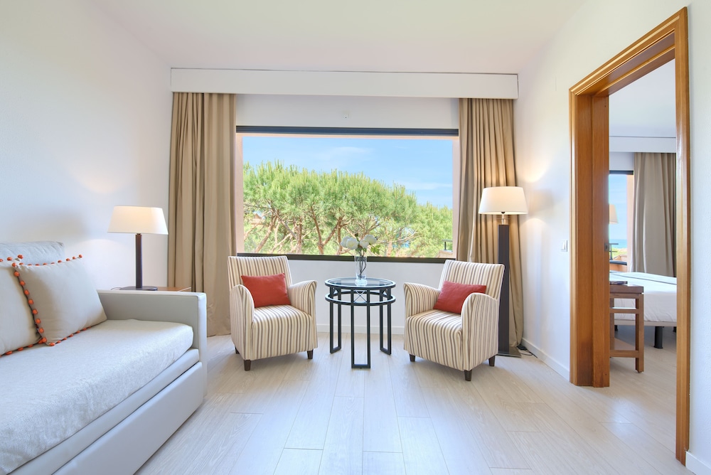 Senior Suite (2 Adults + 3 Children) photo 2