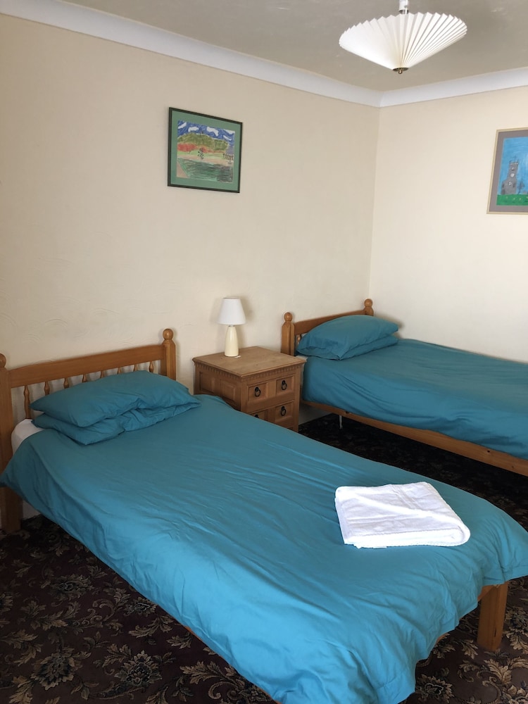 Basic Twin Room photo 1