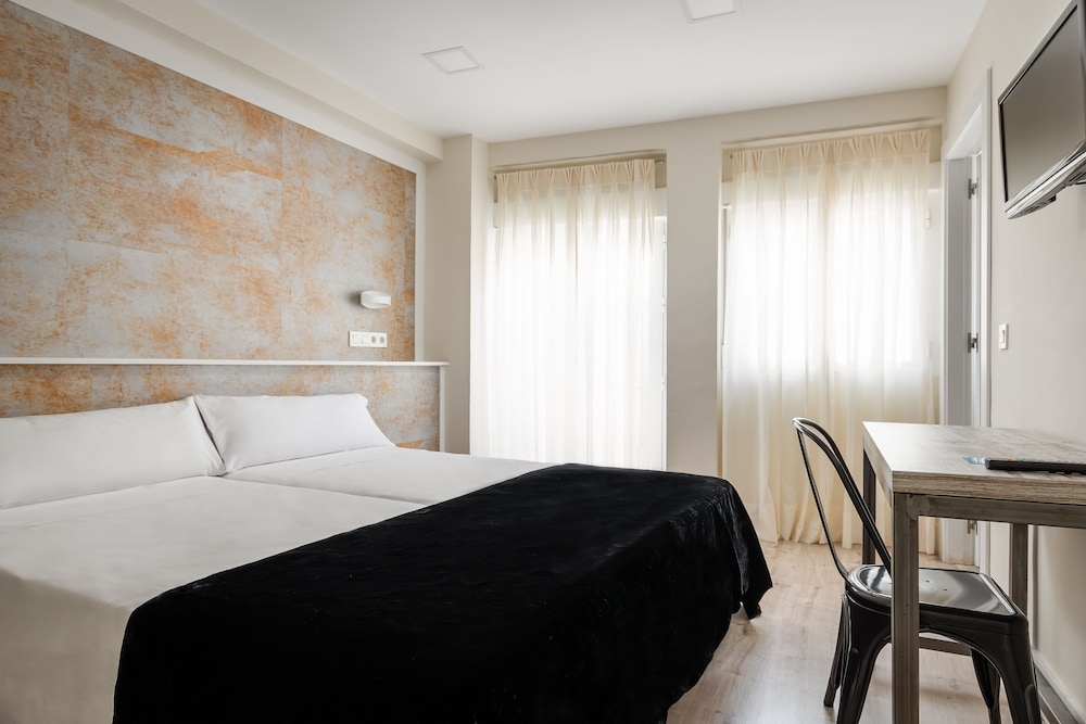Double Room - Photo 9