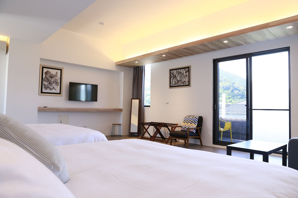 Superior Quadruple Room, 1 Bedroom, Balcony, Mountain View
