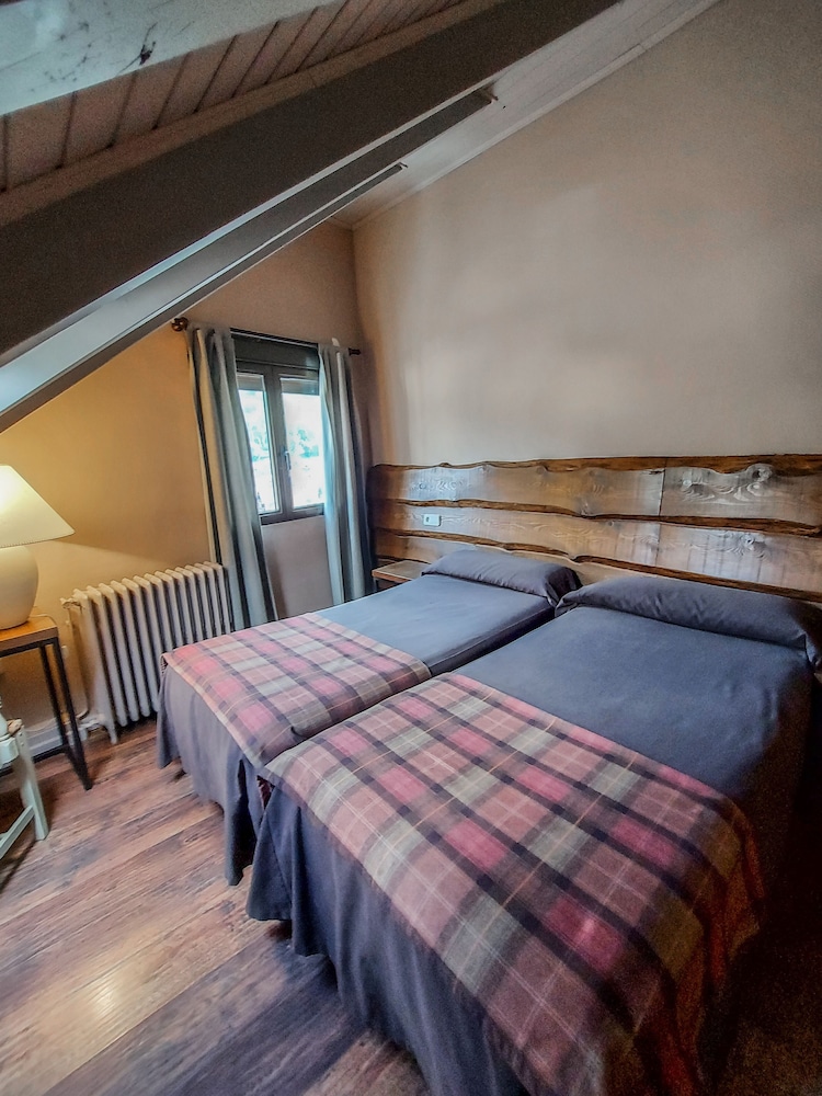 Small attic double room - Photo 7