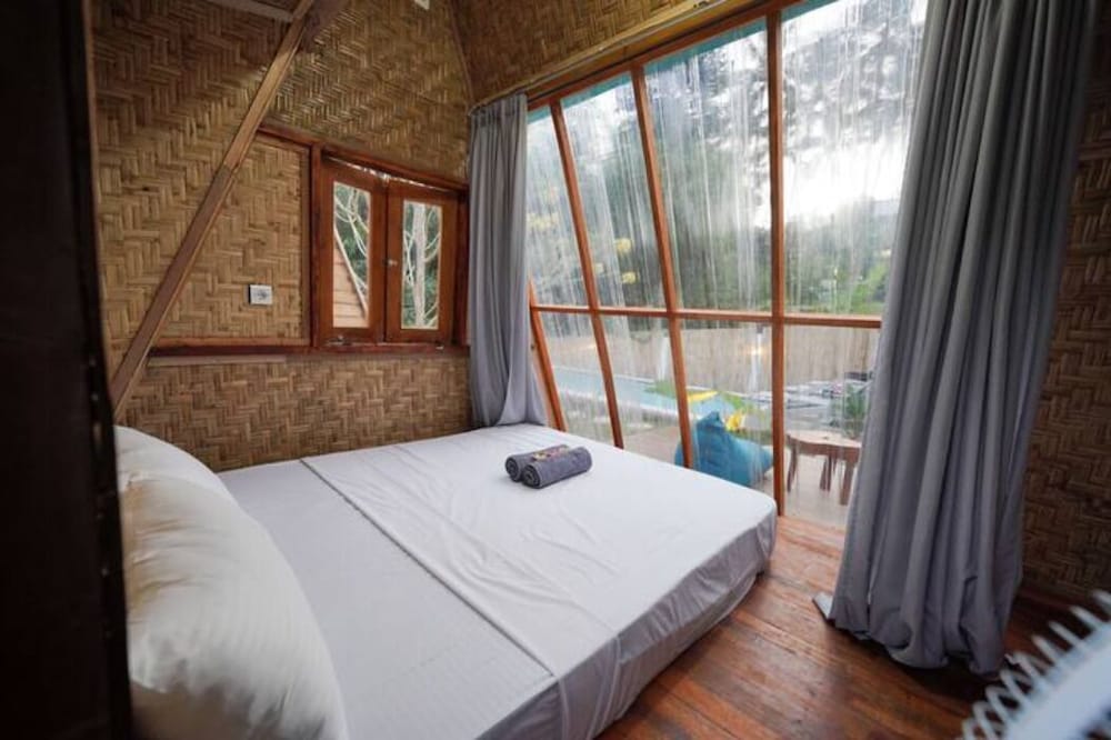 Panoramic Cabin, 1 King Bed, Pool View, Beachside photo 1