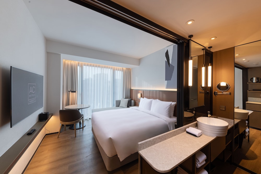 Comfort Room, 1 Queen Bed, Non Smoking photo 3