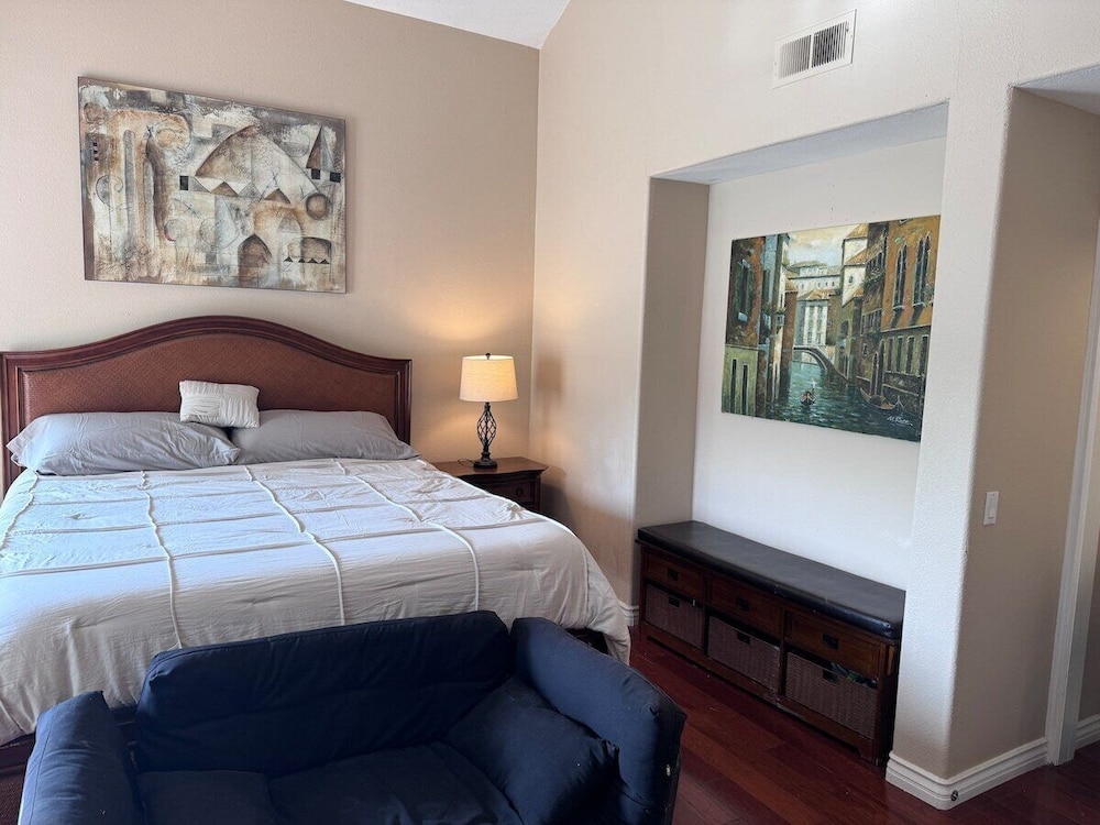 Studio, Private Bathroom