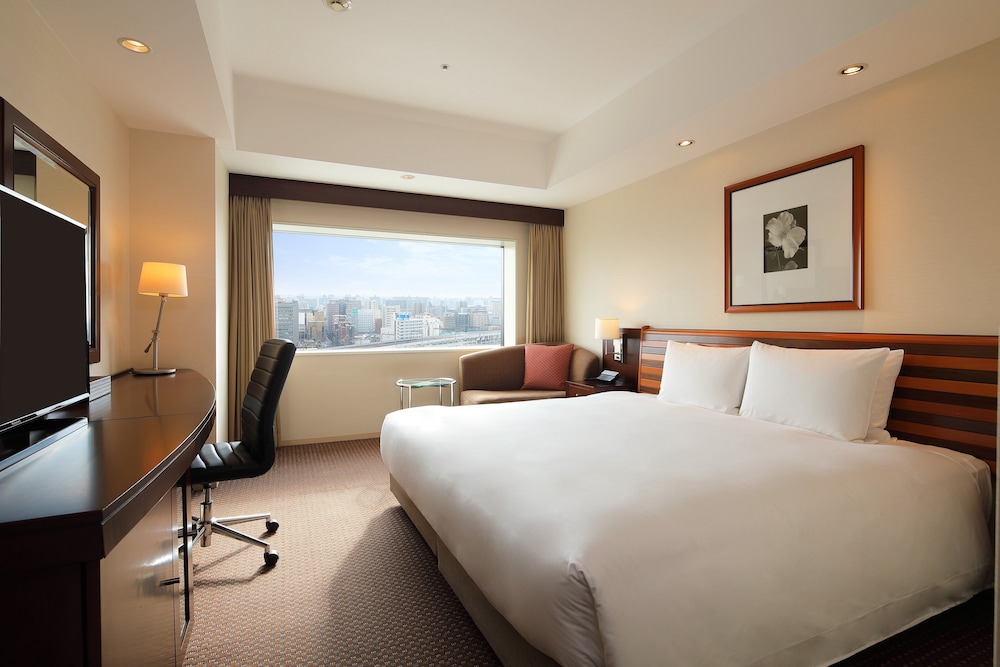 Premium Room, 1 King Bed, Smoking, City View - Photo 1