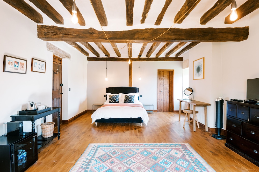 Superior Double Room, Ensuite, Pool View photo 1