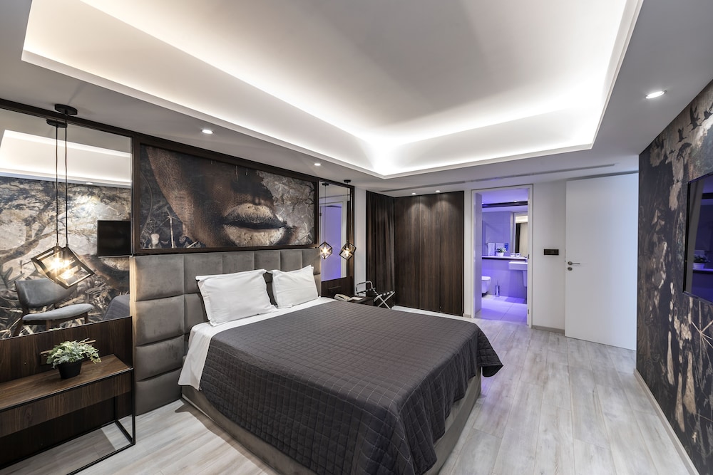 Deluxe Suite, 1 King Bed - Photo 11