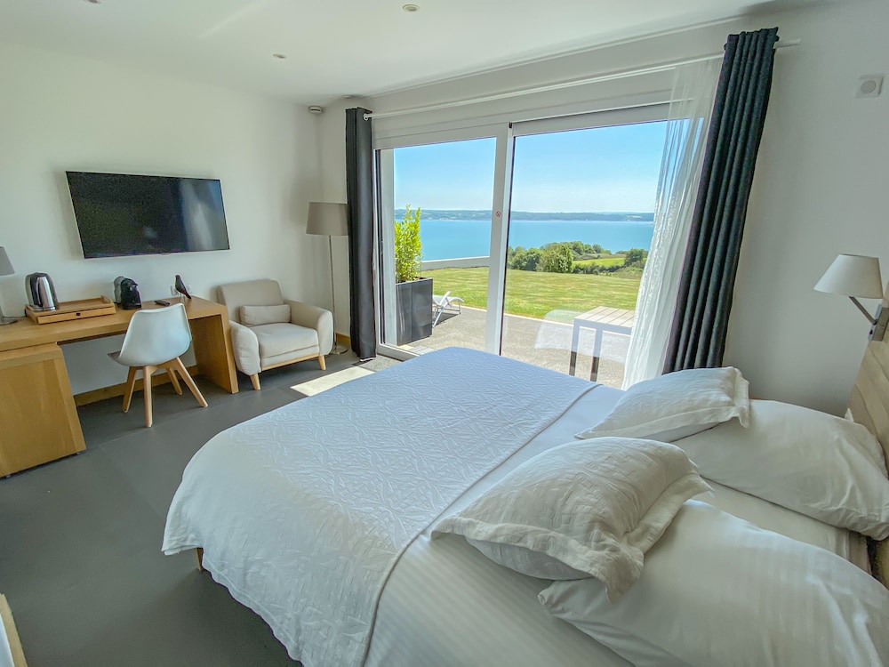 Double Room, 1 Queen Bed, Sea View, Ground Floor photo 2