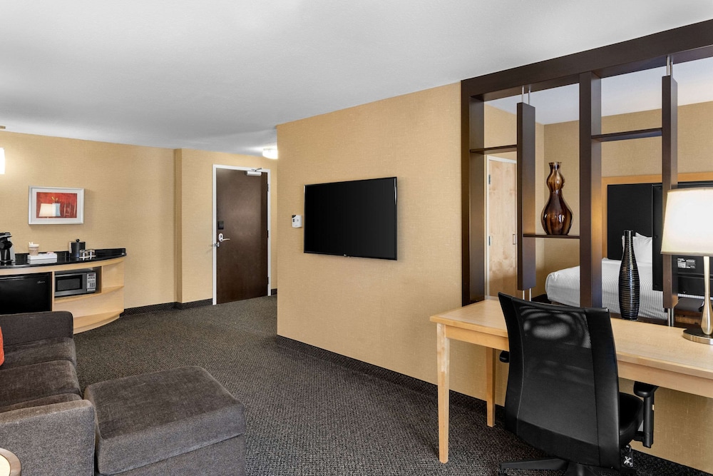 Suite, Multiple Beds, Accessible, Non Smoking - Photo 11