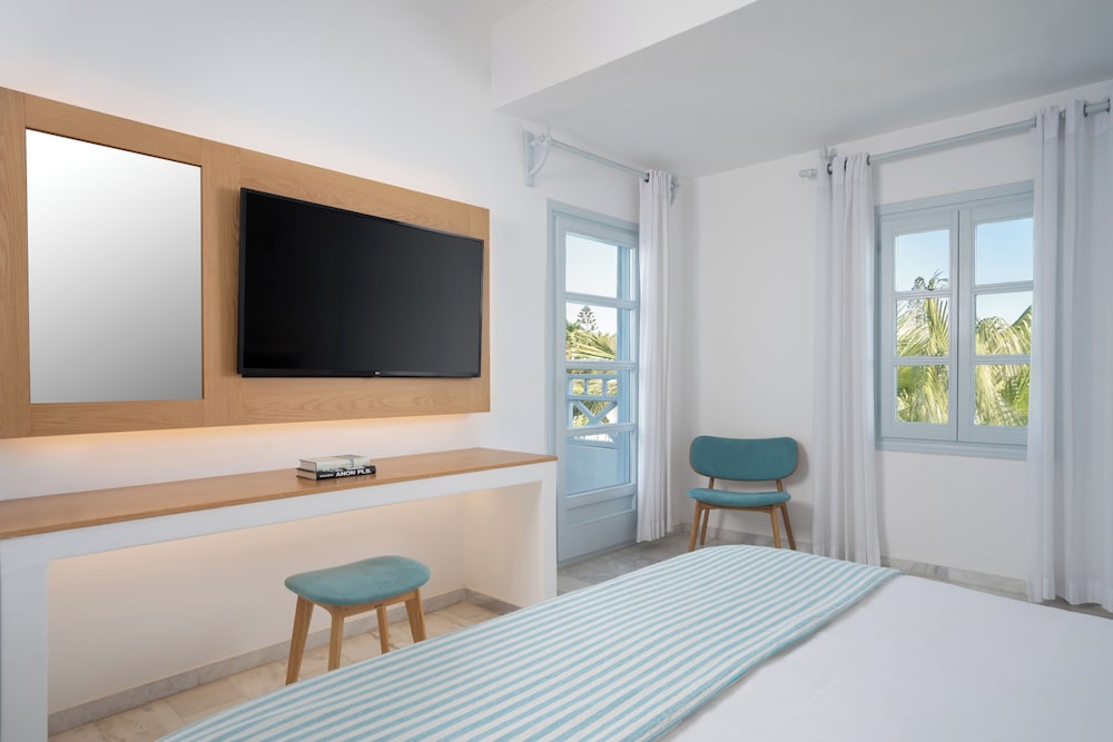 Suite (Master) - Photo 1