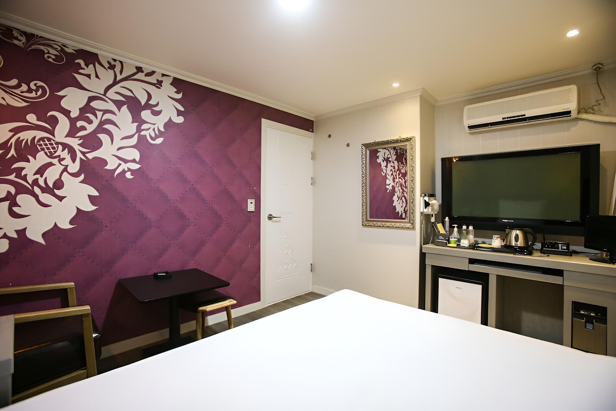 Room (Standard Room A (Free viewing of Netf) - Photo 8