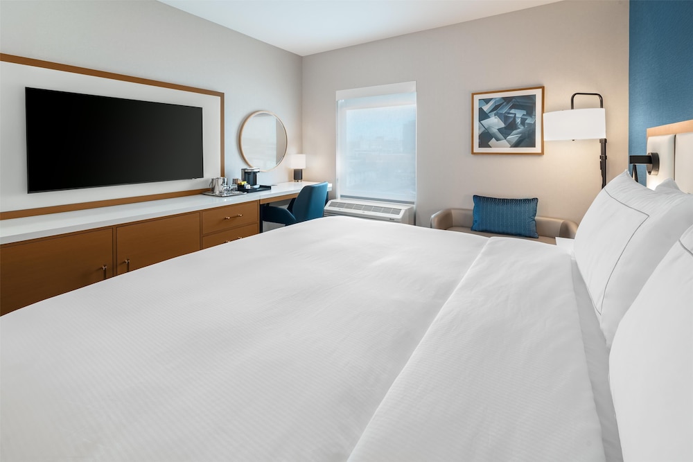Room, 1 King Bed, Hearing Accessible - Photo 2