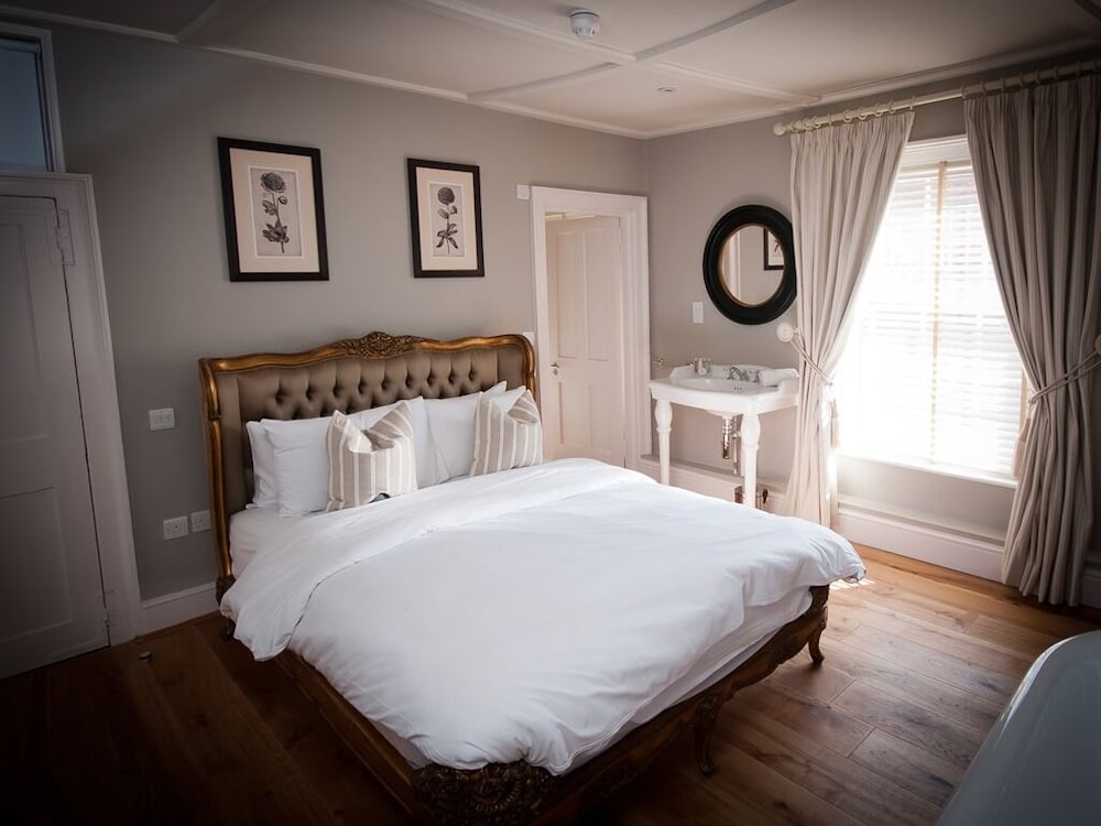 Superior Double Room, Ensuite - Photo 6