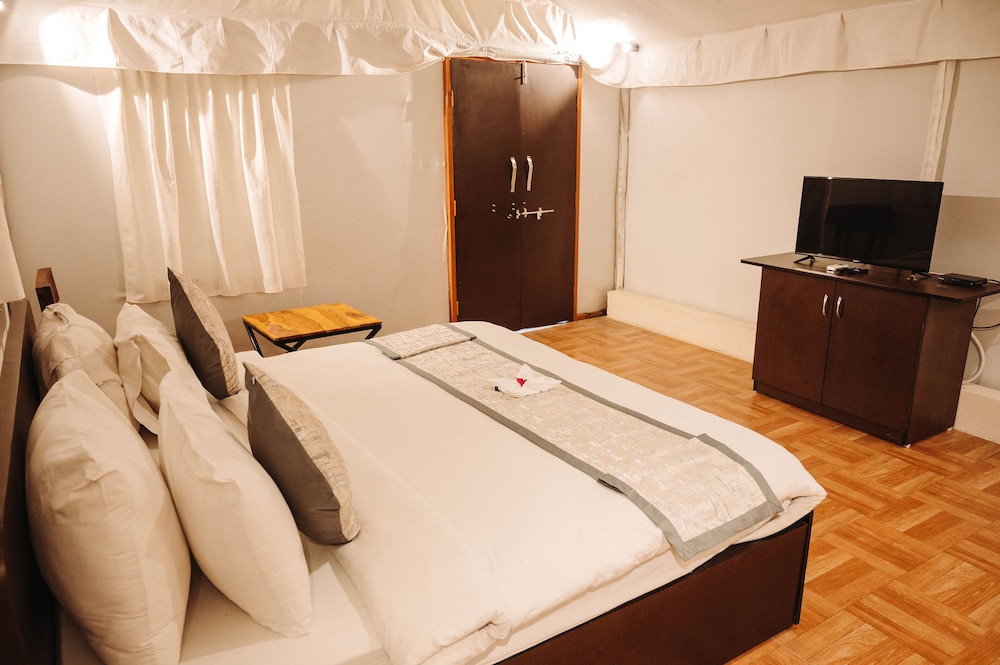 Premium Tent, Mountain View photo 1