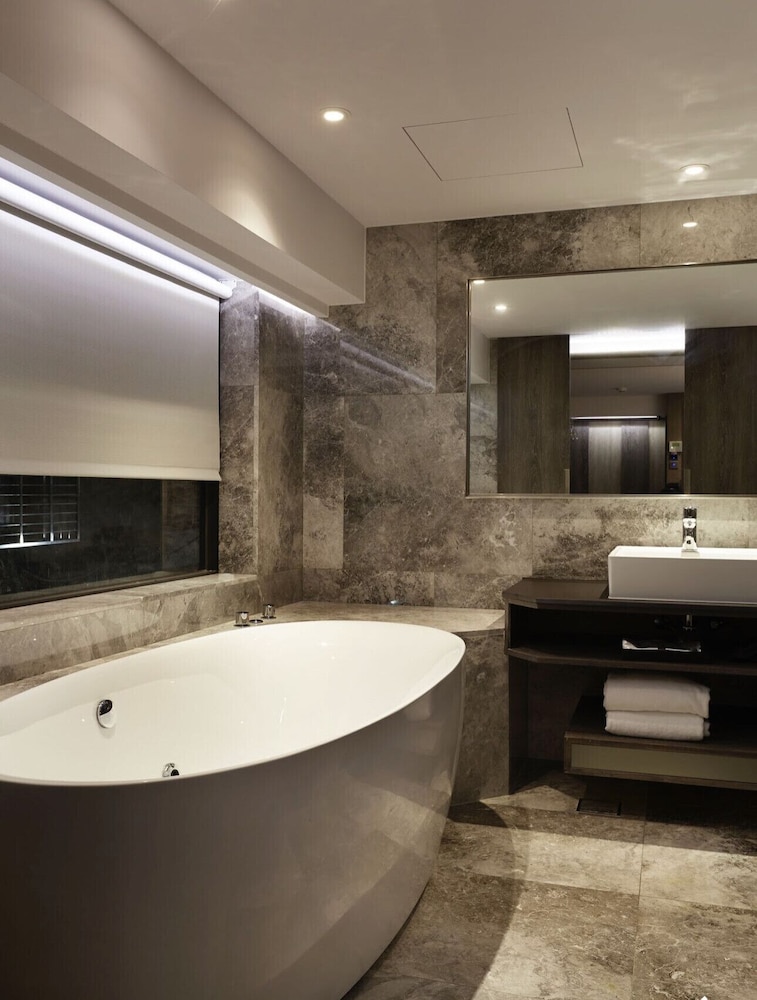 Deluxe Double Room with Bathtub