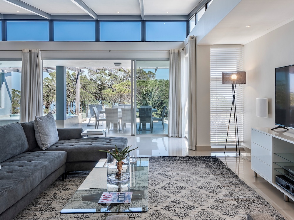 Luxury Penthouse, 3 Bedrooms, Ocean View, Beachfront