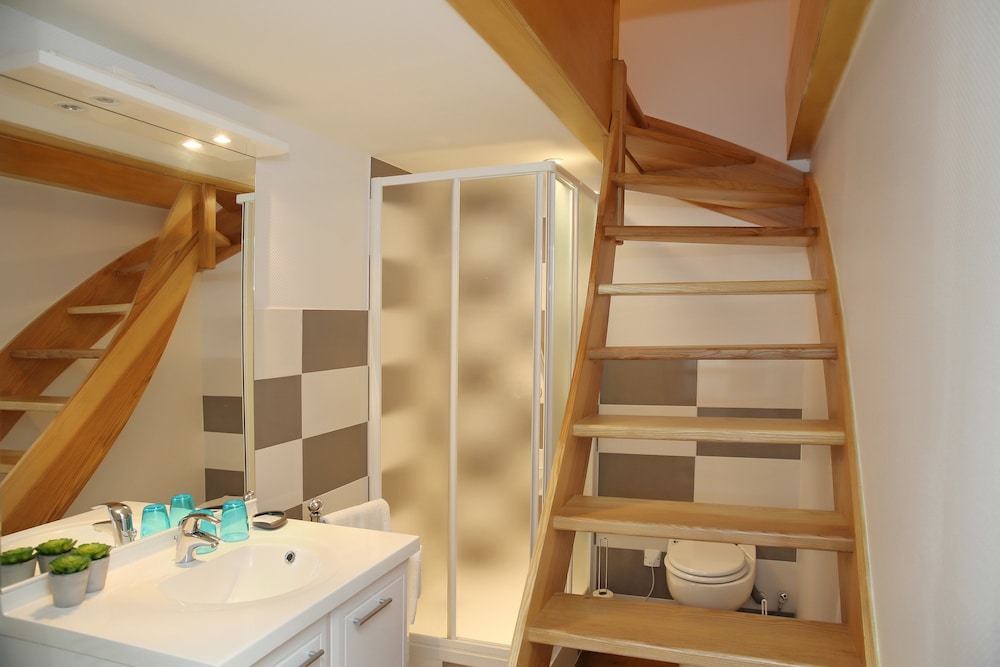 Quadruple Room (Pyrenees         ) photo 3