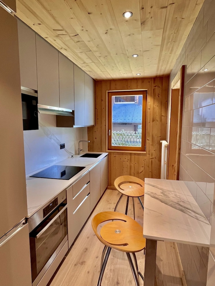 Apartment, 1 Bedroom, Balcony, Mountain View photo 2