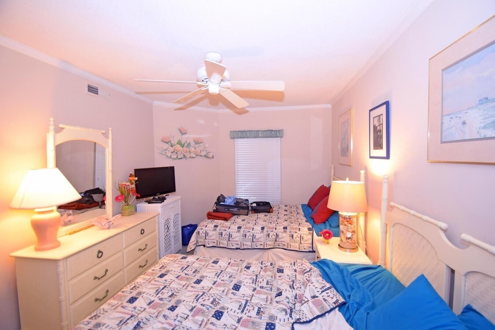 Condo, 2 Bedrooms