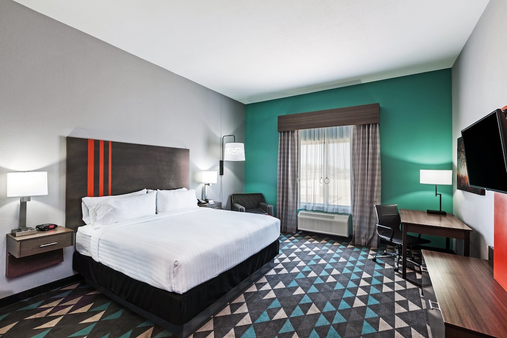 Suite, 1 King Bed, Accessible (Communications Accessible)