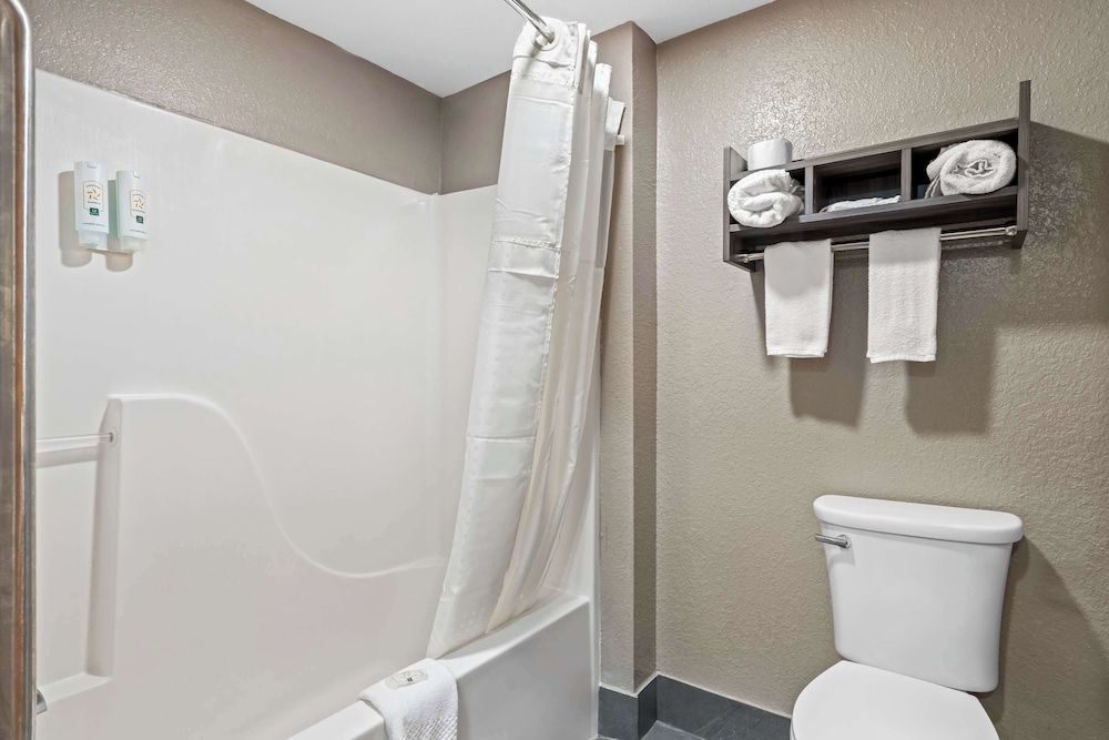 Standard Room, 1 King Bed, Non Smoking - Photo 2