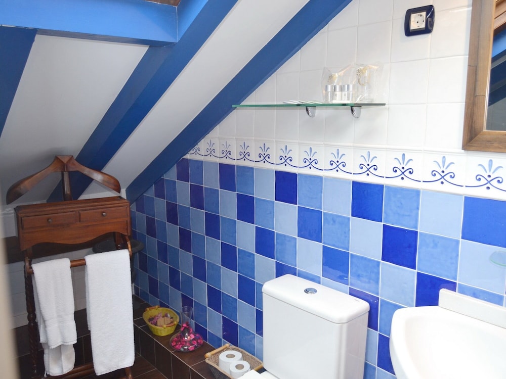 Double or Twin Room, Ensuite (Abuhardillada) - Photo 3